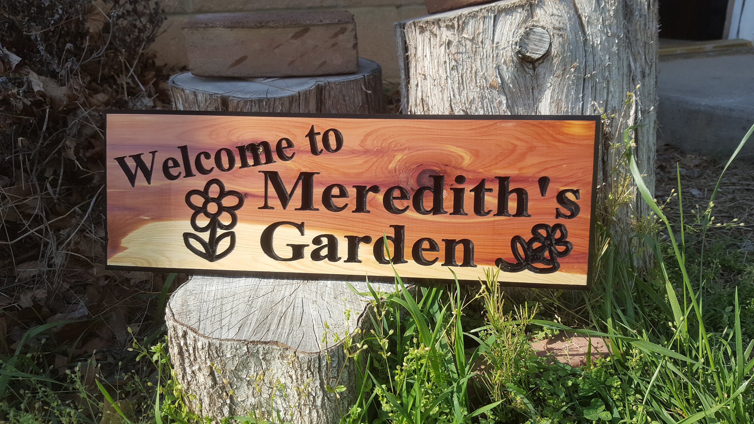 Garden Sign Personalized Name Custom Routed Wood Cedar Sign With Simple Graphics Flowers Free-Standing w/ Stakes or Keyhole Slot 5x18"