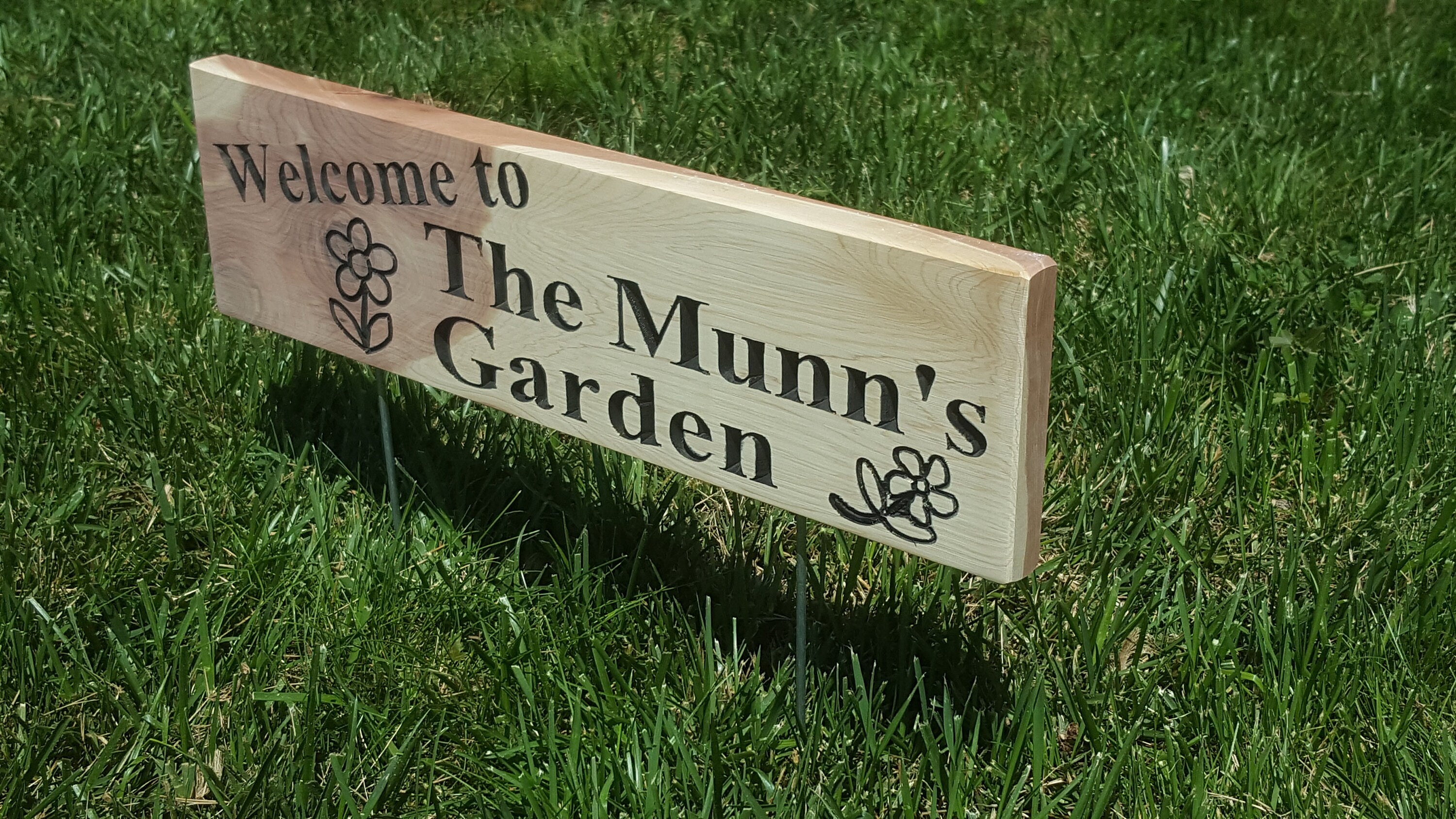 Garden Sign Personalized Name Custom Routed Wood Cedar Sign With Simple Graphics Flowers Free-Standing w/ Stakes or Keyhole Slot 5x18"